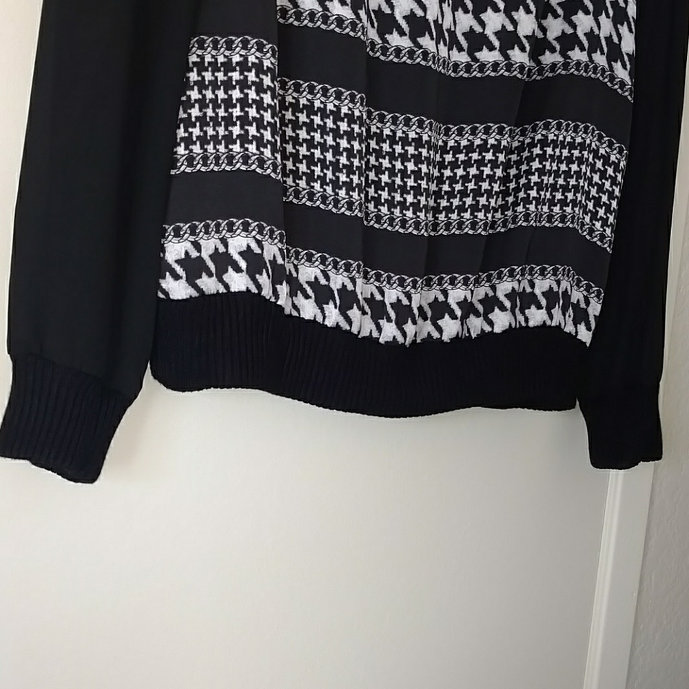 Medium Thin Knit Dress Shirt/Sweater - Picture 4 of 5